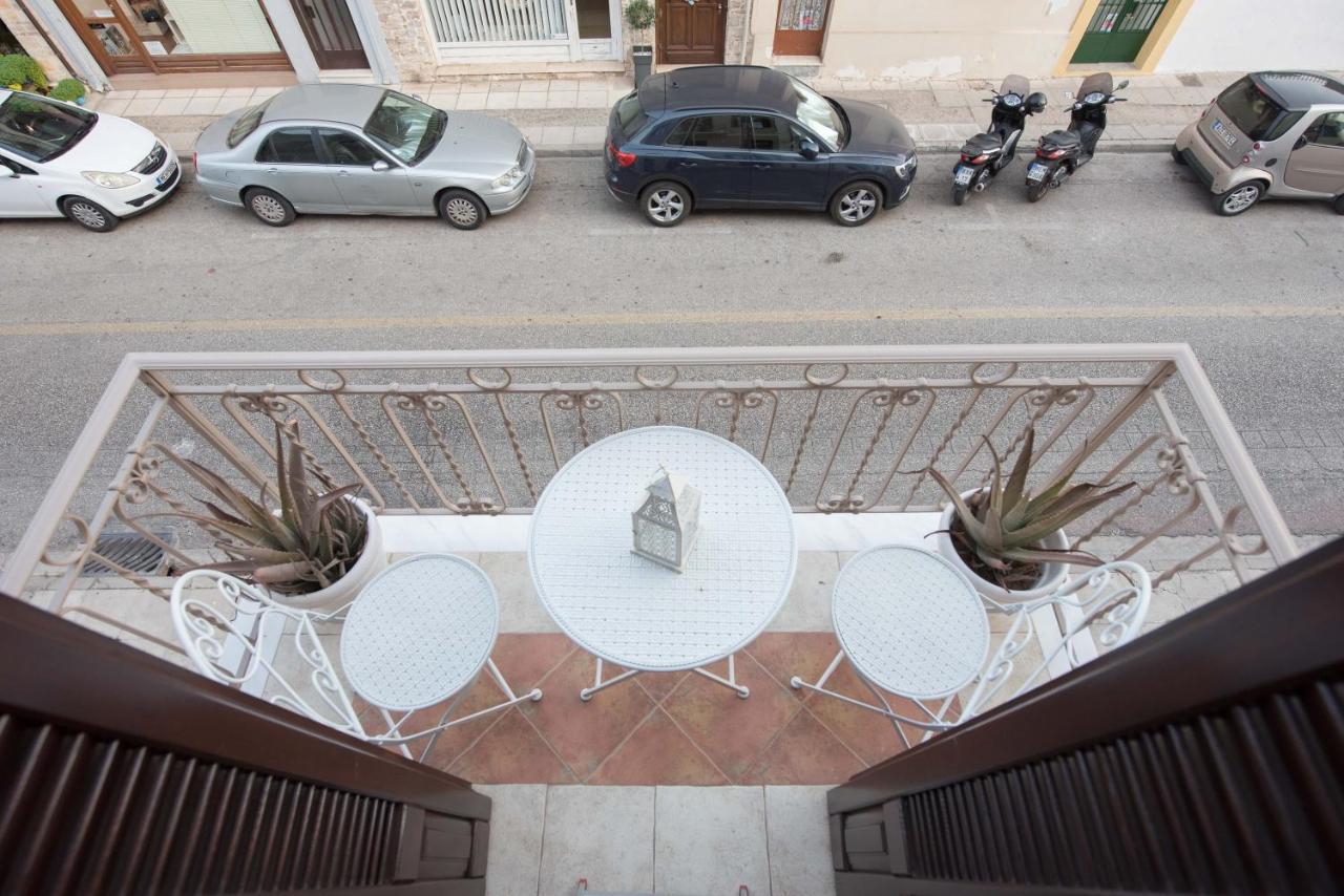 1571_Suites A1 نافبكْتوس المظهر الخارجي الصورة