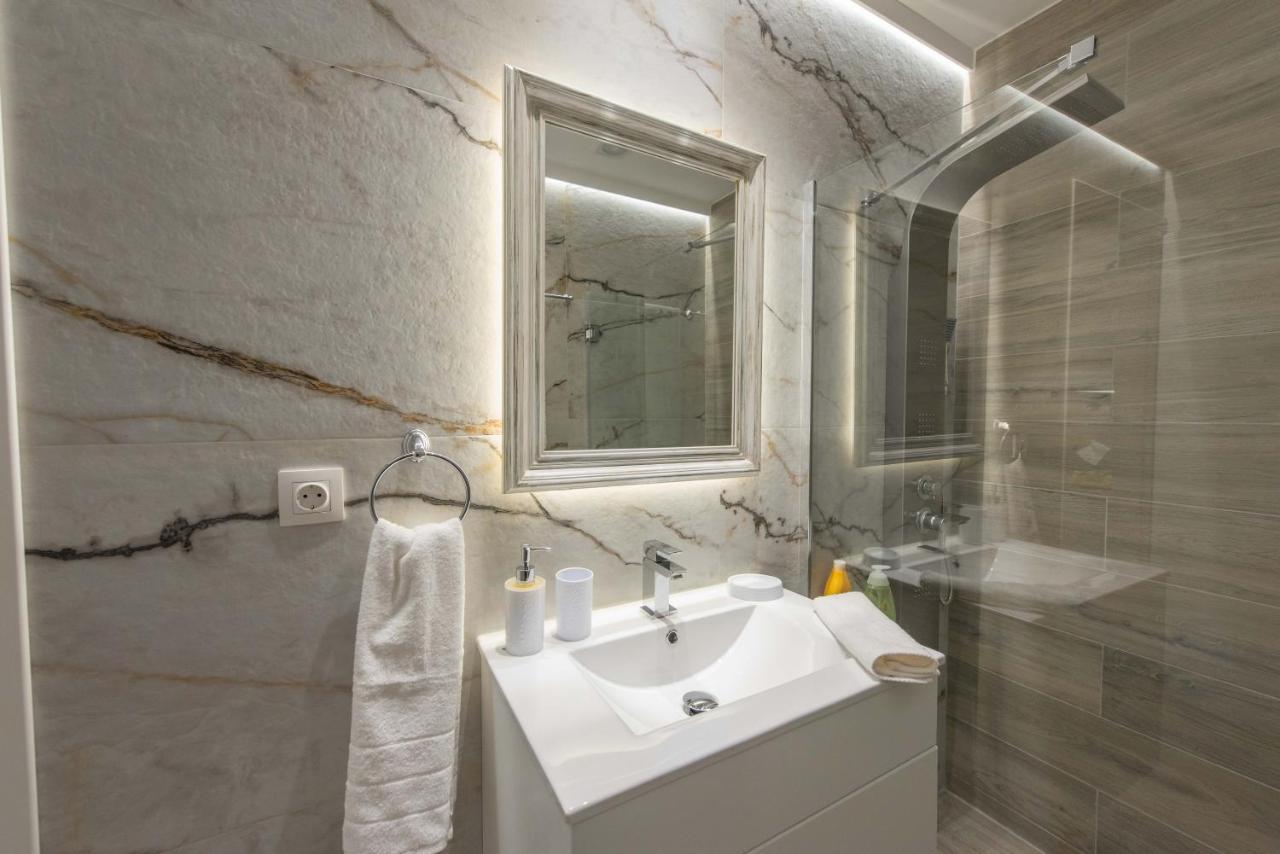 1571_Suites A1 نافبكْتوس المظهر الخارجي الصورة